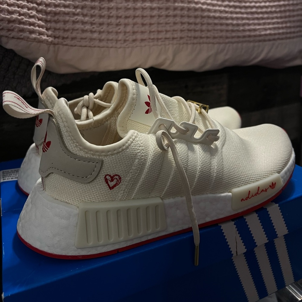 Brand new women’s NMD_R1 W